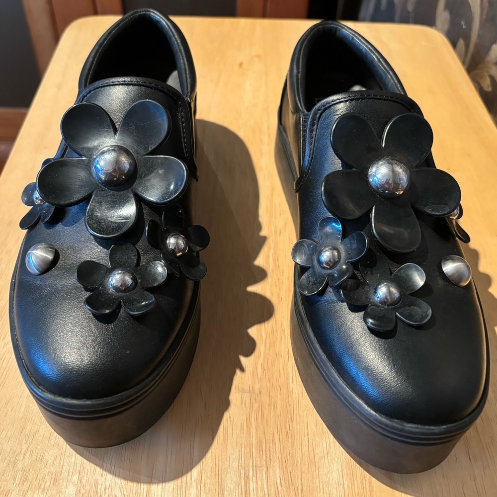 Authentic Marc Jacobs Daisy Slip On Skate Shoe in Black Leather.